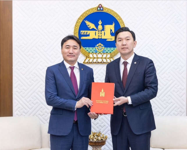 “Импортын барааны гаалийн албан татварын хувь, хэмжээ батлах тухай” УИХ-ын тогтоолд нэмэлт оруулах тухай тогтоолын төслийг өргөн мэдүүлэв